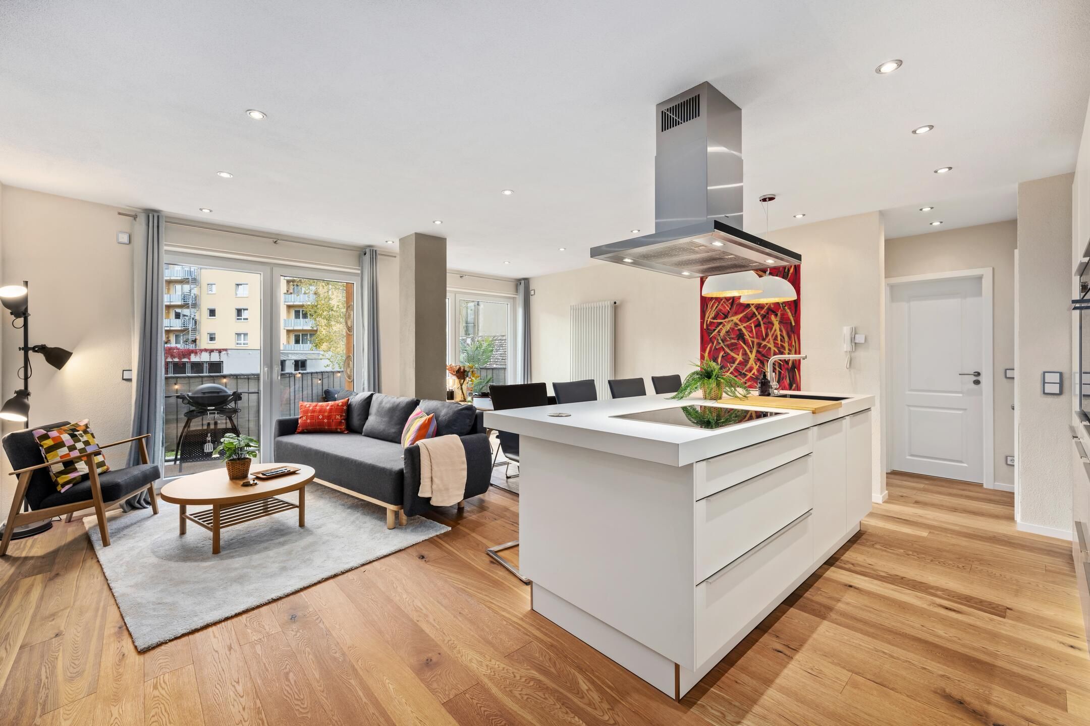 Zwickau: Schwanen&shy;teich-Suite mit Balkon, Kaffee&shy;voll&shy;automat, Lift & Park&shy;platz